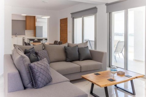 3 bedrooms Villa in Paphos, Cyprus No. 105463 3