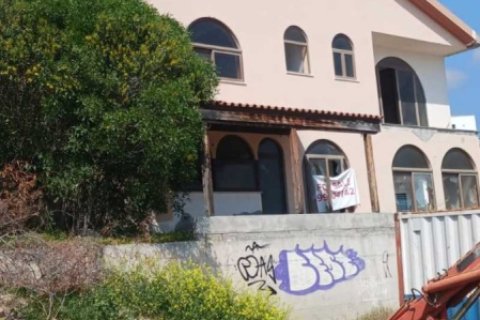 4 bedrooms House in Agios Athanasios, Cyprus No. 100775 1