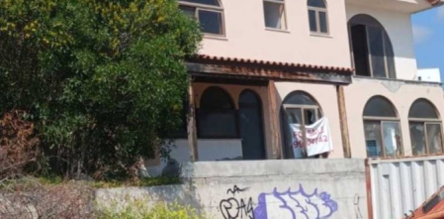 4 bedrooms House in Agios Athanasios, Cyprus No. 100775