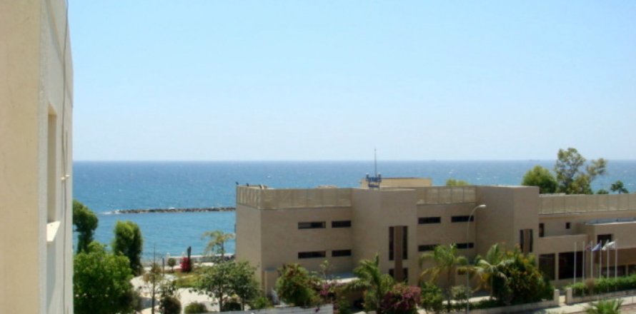 4 bedrooms Apartment in Limassol, Cyprus No. 105709