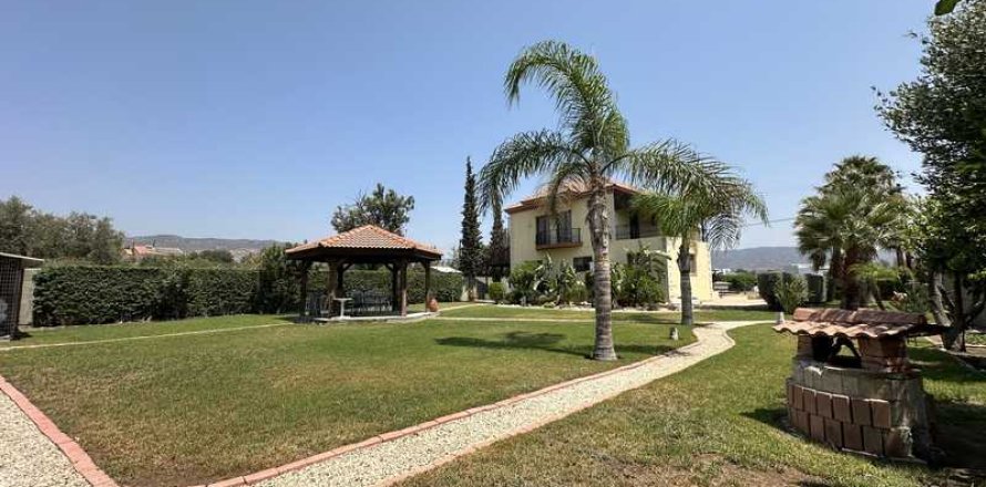 Вилла с 4 спальнями в Пареклисия, Кипр №84454
