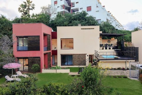 4 bedrooms House in Benahavis, Spain No. 92367