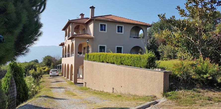 5 bedrooms Villa in Dion, Greece No. 56605