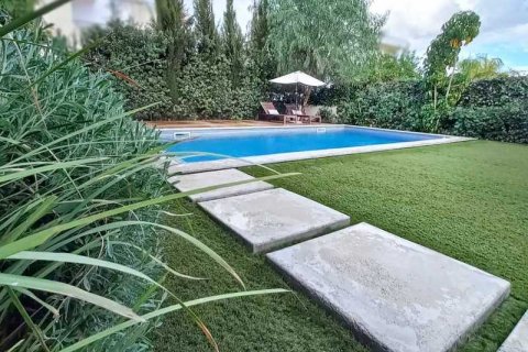 Дом с 4 спальнями в Лакатамия, Кипр №76014 5