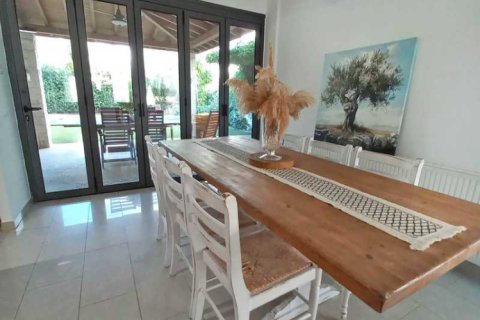 Дом с 4 спальнями в Лакатамия, Кипр №76014 3
