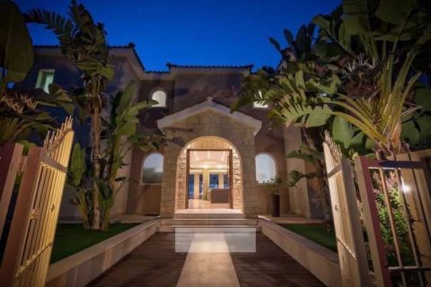 6 bedrooms Villa in Paphos, Cyprus No. 84394 1