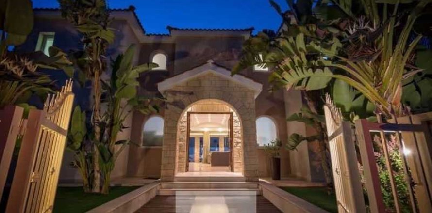 6 bedrooms Villa in Paphos, Cyprus No. 84394