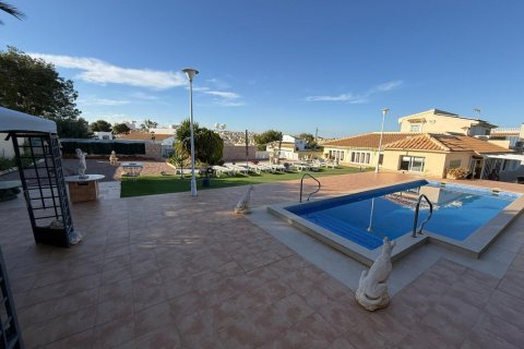 4 bedrooms Villa in Villamartin, Spain No. 124841