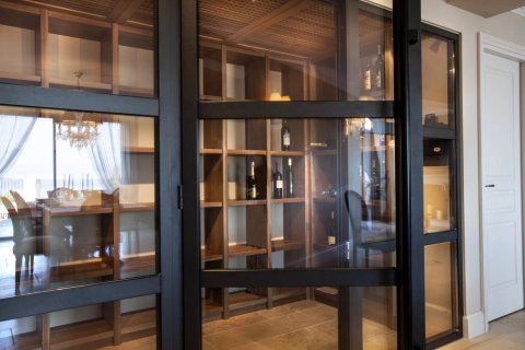 5 bedrooms Villa in Antibes, France No. 79609 10