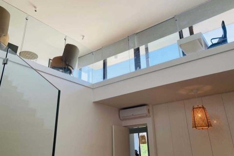 Дом с 4 спальнями в Строволос, Кипр №30557 8