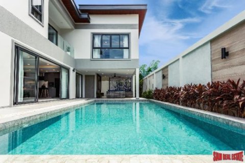 4 bedrooms Villa in Jomtien Beach, Thailand No. 96626 1