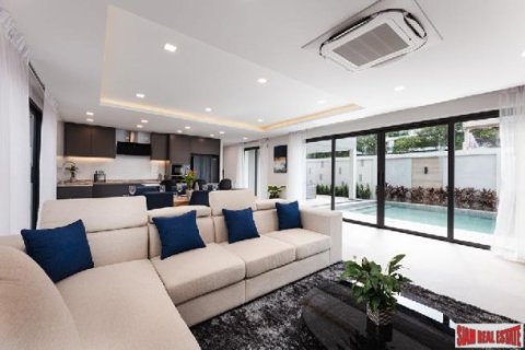 4 bedrooms Villa in Jomtien Beach, Thailand No. 96626 18