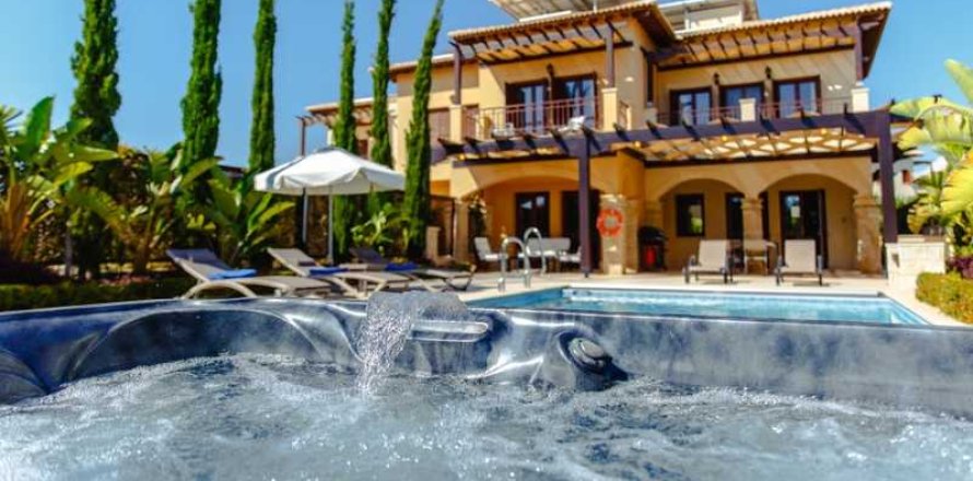 3 chambres Villa à Paphos, Cyprus No. 84355