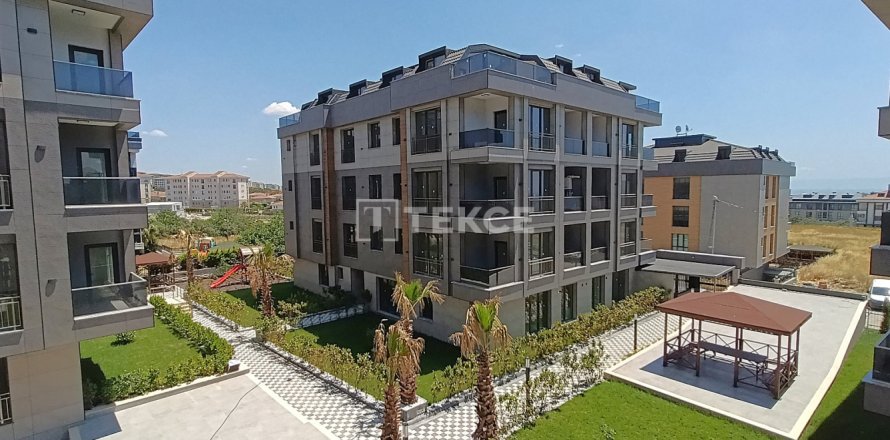 5 bedrooms Apartment in Beylikduezue, Turkey No. 128256