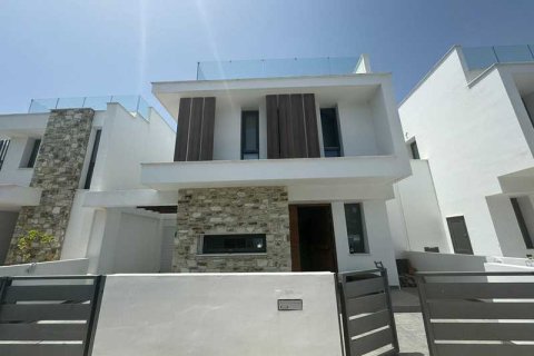 3 bedrooms House in Larnaca, Cyprus No. 79887 1