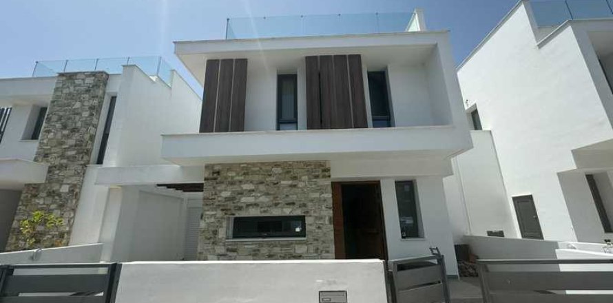 3 bedrooms House in Larnaca, Cyprus No. 79887