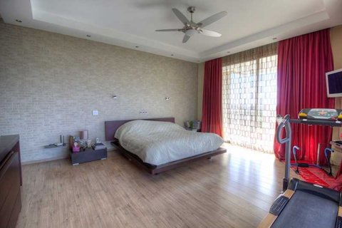 4 bedrooms Villa in Limassol, Cyprus No. 32058 2
