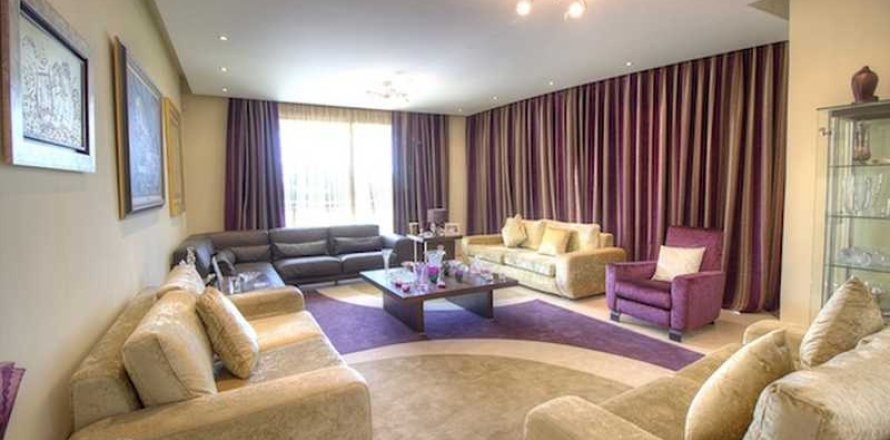 4 bedrooms Villa in Limassol, Cyprus No. 32058