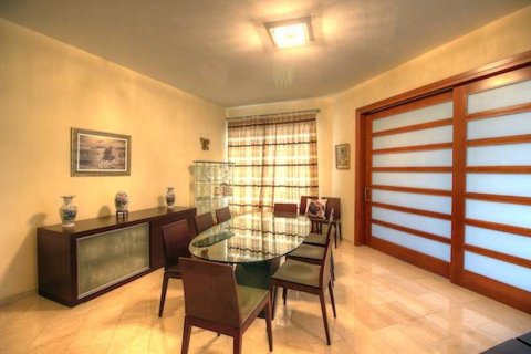 4 bedrooms Villa in Limassol, Cyprus No. 32058 10