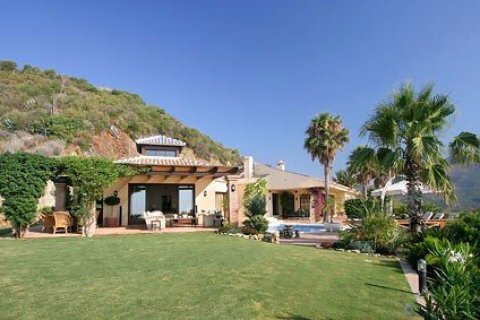 4 bedrooms House in Benahavis, Spain No. 25235