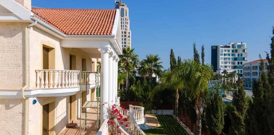 6 dormitorios House en Parekklisia, Cyprus No. 77170