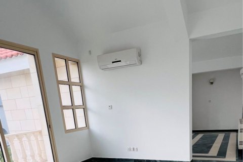 5 bedrooms Villa in Limassol, Cyprus No. 37978 12