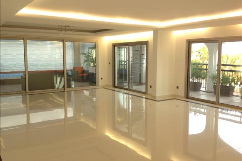 5 bedrooms Apartment in Limassol, Cyprus No. 105725 2