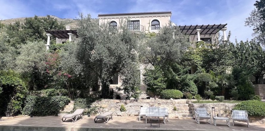 5 bedrooms House in Budva, Montenegro No. 104807