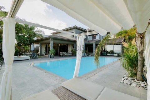 5 bedrooms Villa in Agios Athanasios, Cyprus No. 80745 2