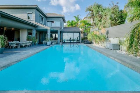 5 bedrooms Villa in Agios Athanasios, Cyprus No. 80745 4