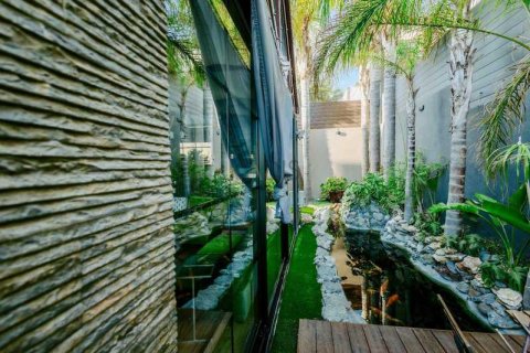 5 bedrooms Villa in Agios Athanasios, Cyprus No. 80745 6