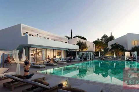 4 bedrooms Villa in Oroklini, Cyprus No. 79877 3