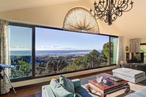 4 bedrooms House in Marbella, Spain No. 25230