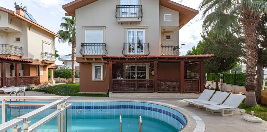 4 bedrooms Villa in Antalya, Turkey No. 129123