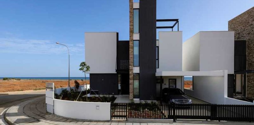 5 bedrooms House in Ayia Napa, Cyprus No. 81650