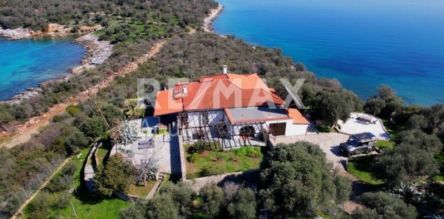 3 bedrooms House in Magnesia, Greece No. 104630