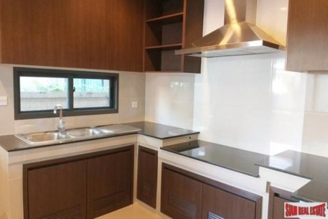 4 bedrooms House in Bangkok, Thailand No. 95845 2