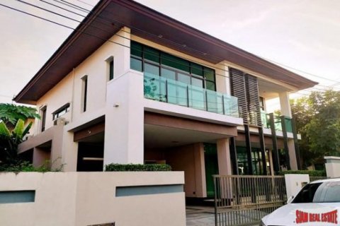 4 bedrooms House in Bangkok, Thailand No. 95845 1