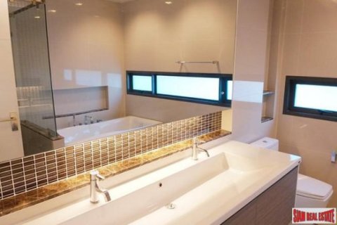4 bedrooms House in Bangkok, Thailand No. 95845 7