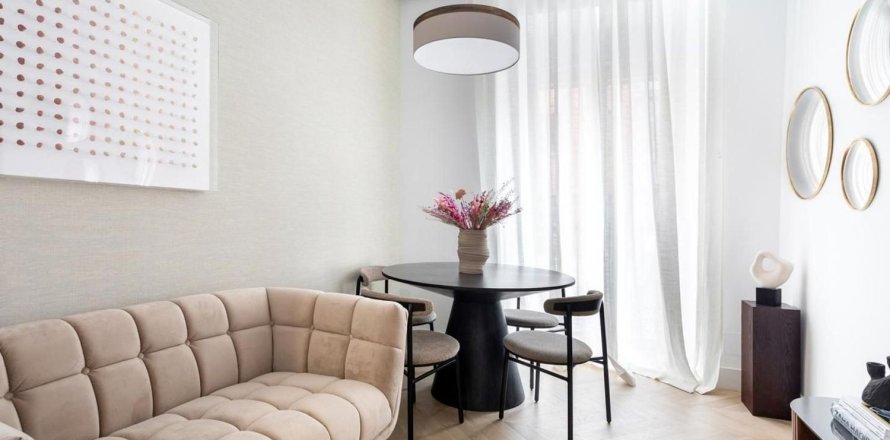 2 bedrooms Apartment in Madrid, Spain No. 126232