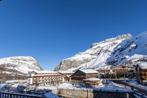 4 bedrooms Apartment in Val-d'Isere, France No. 99432 16