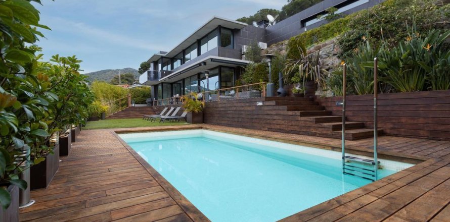 4 dormitorios House en Cabrils, Spain No. 25618