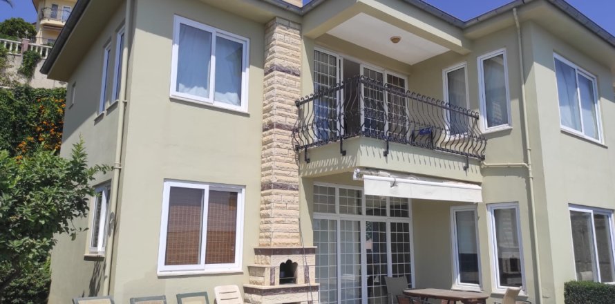 Вилла с 3 спальнями в Аланья, Турция №113928