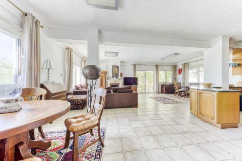 Дом с 6 спальнями в Агиос Афанасиос, Кипр №101910 8