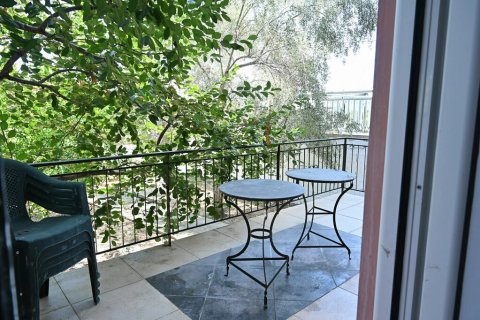 4 bedrooms House in Velo, Greece No. 108994 1