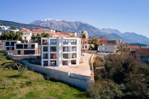 2 bedrooms Apartment in Tivat, Montenegro No. 104675 2