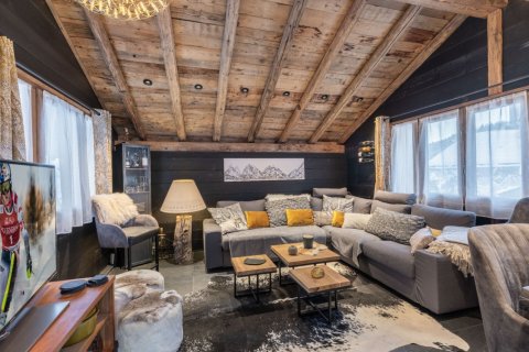 2 bedrooms House in Les Allues, France No. 99675 2