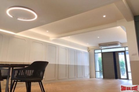 Дом с 3 спальнями в Бангкок, Таиланд №97011 6