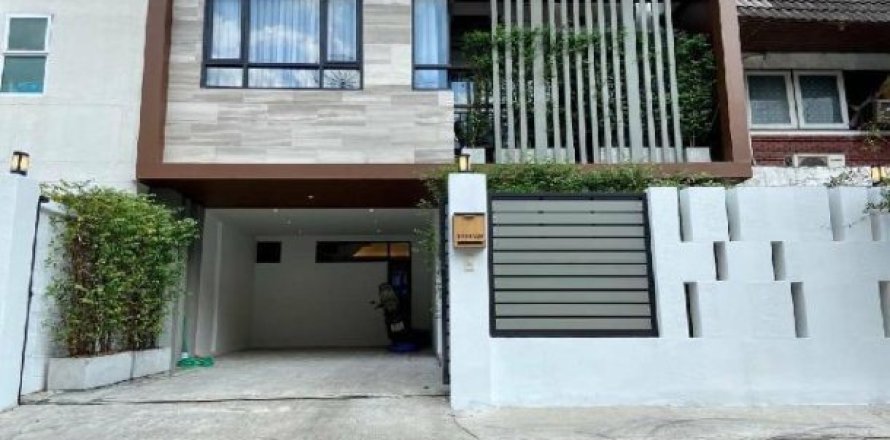 Дом с 3 спальнями в Бангкок, Таиланд №97011