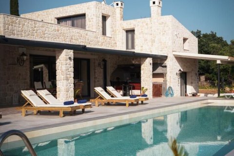 3 bedrooms Villa in Corfu, Greece No. 107948 2
